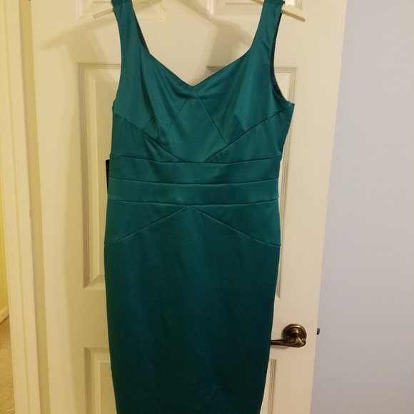 Eva Longoria Silky Green Dress 💚💚💚 - Picture 3 of 7